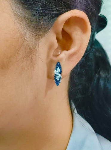 18k White Gold Blue Sapphire and Pear with Round diamond earrings - Picture 3 of 3