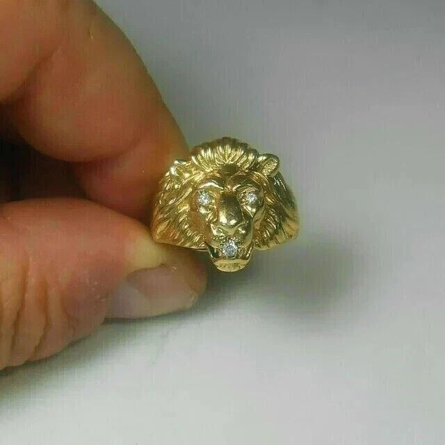 Anillo cabeza de león redondo de 1 quilate con diamantes creados en laboratorio de 14 quilates para hombre enchapado en plata Foto 2 de 4