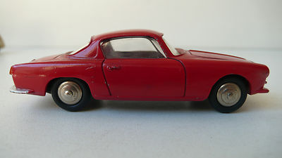Le coupé Alfa Roméo 1900 Sprint rouge miniature de Dinky Toys au 1/43e