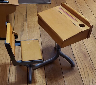 Vintage Pleasant Company American Girl Doll Molly's School Wood Desk  Furniture