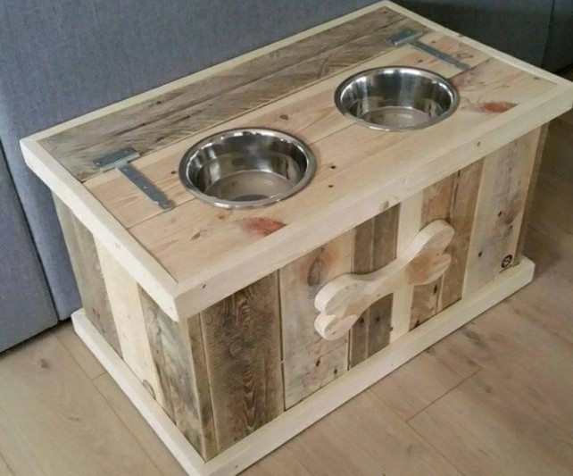Porta Ciotole Rialzato con Contenitore Croccantini in Legno di Pallet