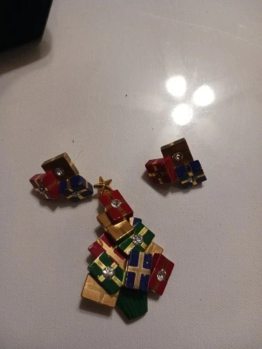 Vintage Avon Presents Christmas Tree Pierced Earrings and Brooch Set