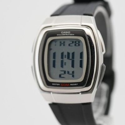 Vintage Casio W-E10 Illuminator 2470 Module Oval Digital Watch 38mm - running
