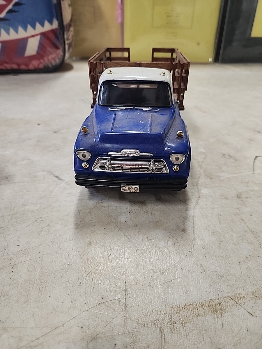 2000 Ertl Lowes 1957 Chevy Stake Truck With Case 2 Blade Knife for