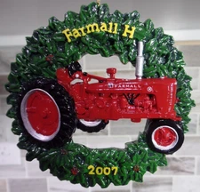2007 Farmall Tractor Holly Leaf Wreath Ornament & Stand Spec Cast NIB