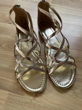 Johnnie Boden Sandalen goldfarben Lackleder Gr.40 Neu