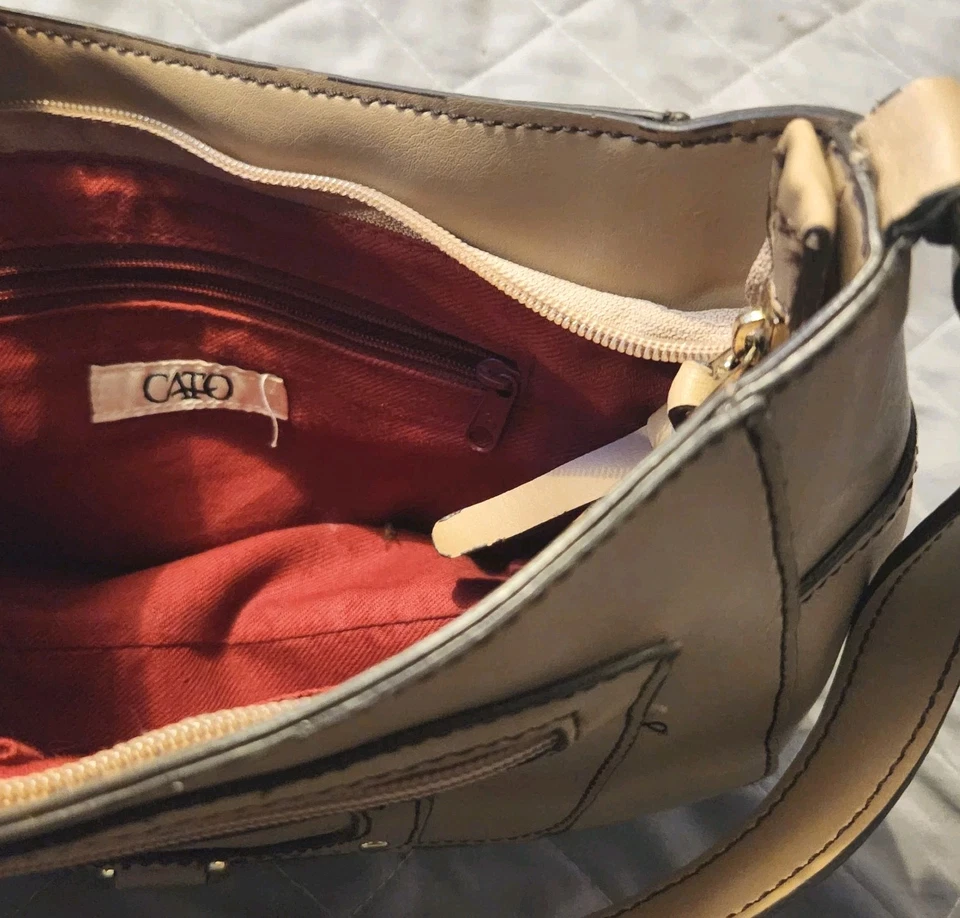 Y2k Hobo Style Cato Tan Faux Leather Handbag Front zipper red interior - Image 3 of 3