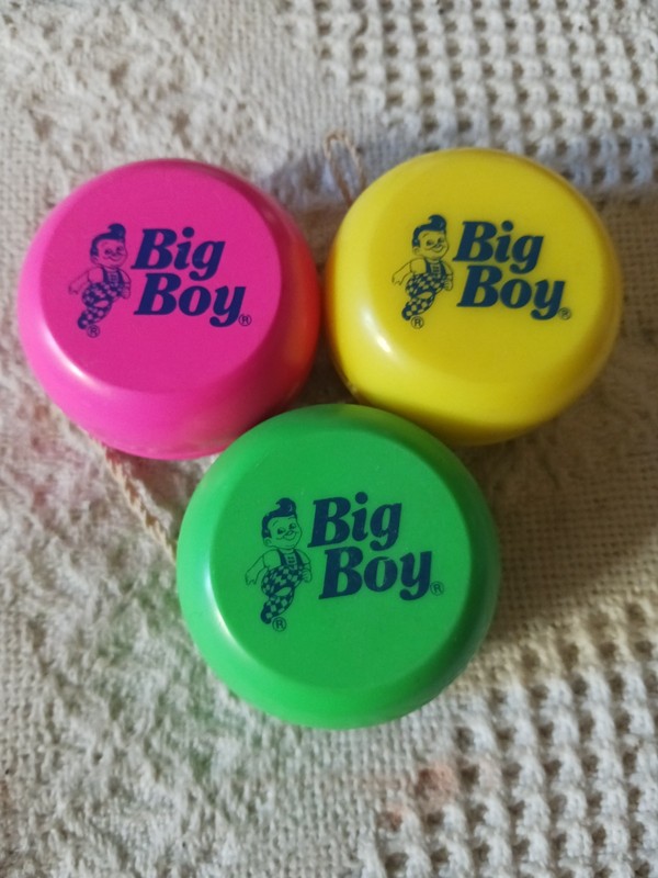 3 Big Boy Restaurant Yo-Yo's Pink, Green & Yellow Pre-owned 1990’s