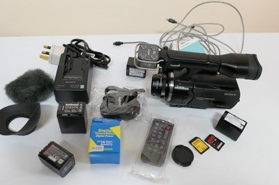 SONY NEX-VG30 1080p HD E-Mount Camcorder Camera + 35mm F1.6 LENS