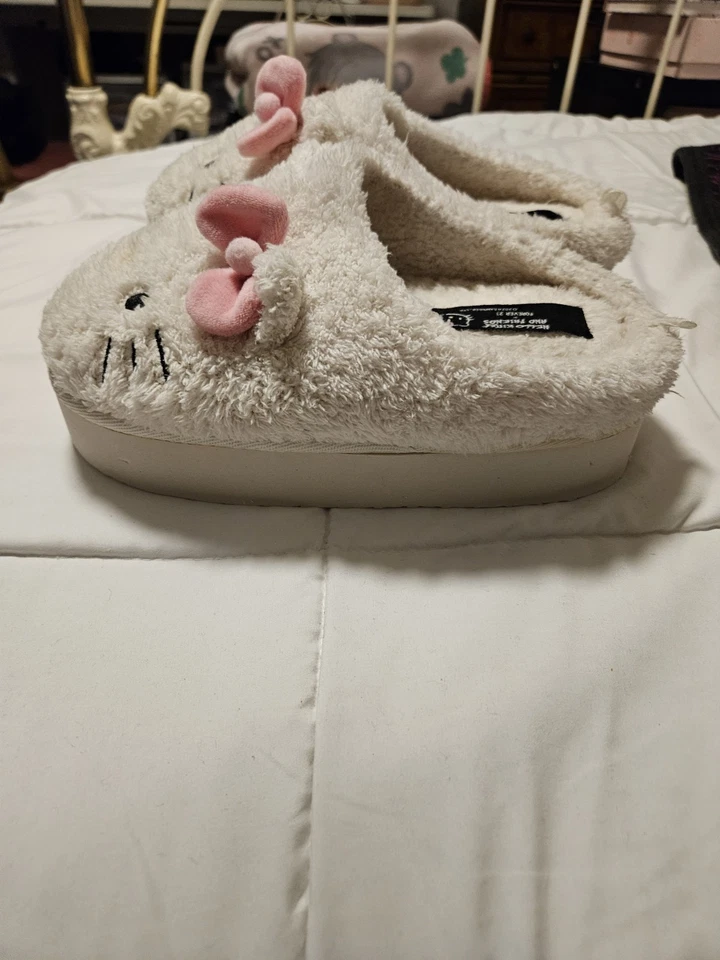 Zapatillas de casa Hello Kitty Sanrio para mujer talla grande 8-9 FOREVER 21 plataforma Foto 2 de 4