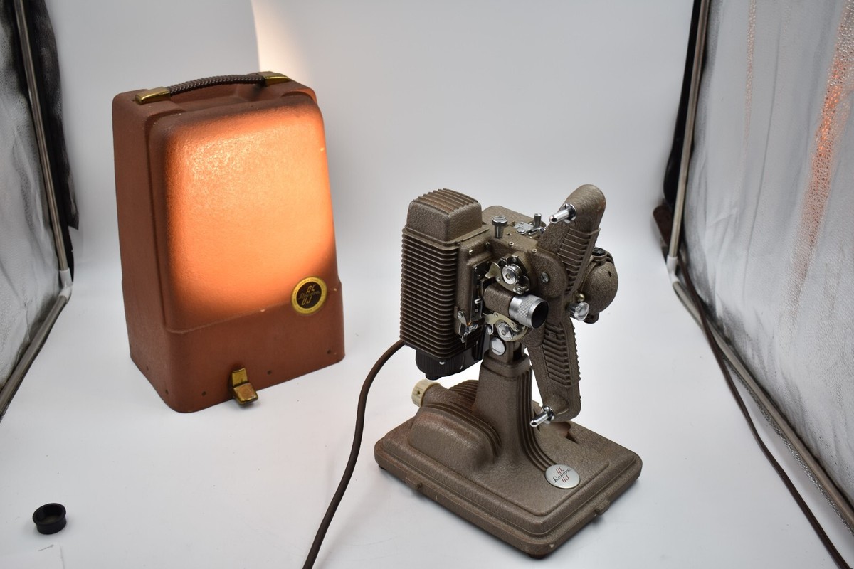 VINTAGE 8MM REVERE MODEL 85 FILM PROJECTOR, ORIGINAL CASE VINTAGE 8MM REVERE MODEL 85 FILM PROJECTOR, ORIGINAL CASE