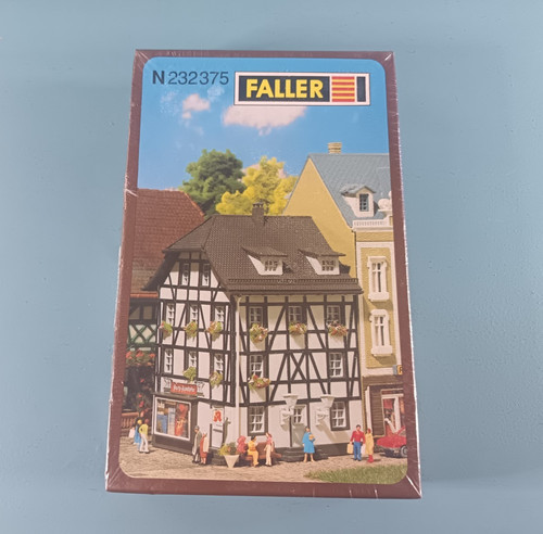 Faller 2375 - Farmacia de castillo escala N. Casa de entramado de madera | Condition: Neu