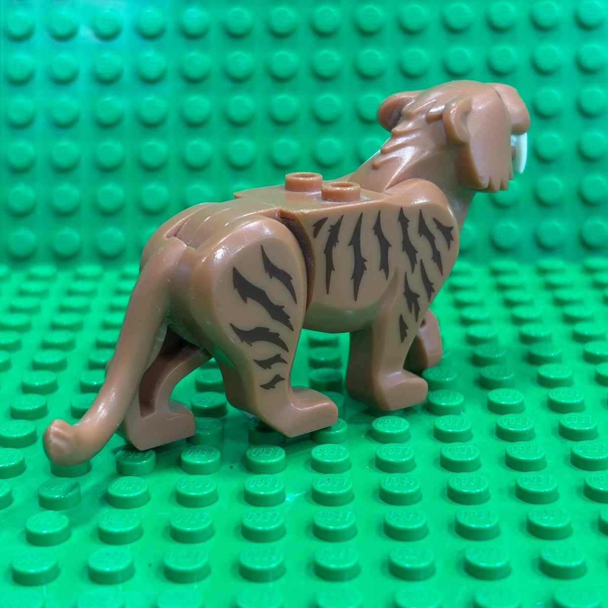 LEGO Cat Large Saber-Toothed Tiger (Saber-Toothed Tiger