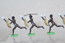 BRITAINS RE PAINTED ZULU WAR 6 x ZULU WARRIORS RUNNING ADVANCING with SPEARS og