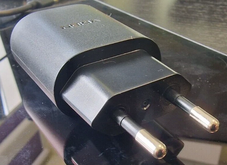 Original AD-010E Nokia Ladegerät Eingang 100-240V, Ausgang: 5,0V DC 2,0A, 10,0W - Bild 3 von 4