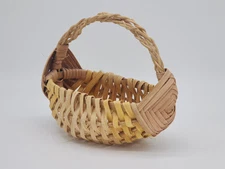 VTG Woven Wicker Ratan Wall Hanging Basket Planter Boho Hippie Braided Handle