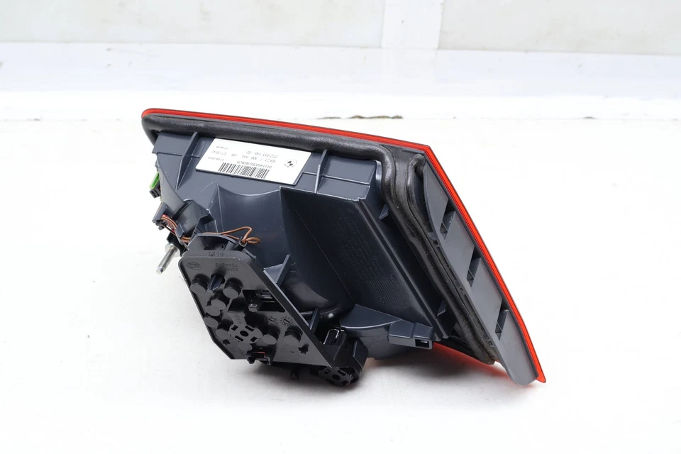 2014-2016 BMW 535I XDRIVE F10 - Luz traseira interna direita / LÂMPADA 7306164 - Imagem 2 de 4