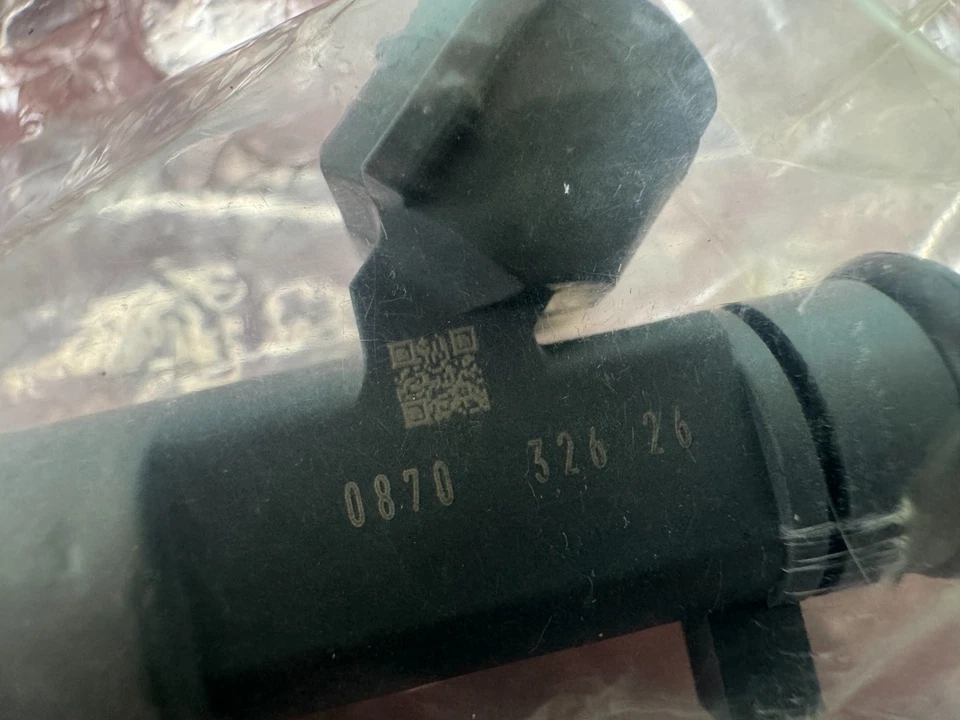 Inyector de combustible Frontier 16600-ZJ50A DENSO Nissan Titan/Armada 17-19 OEM 07-15 Foto 2 de 4