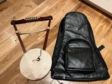 Elektrische Krar (Kirar) Äthiopische Leier mit Leder Rucksack