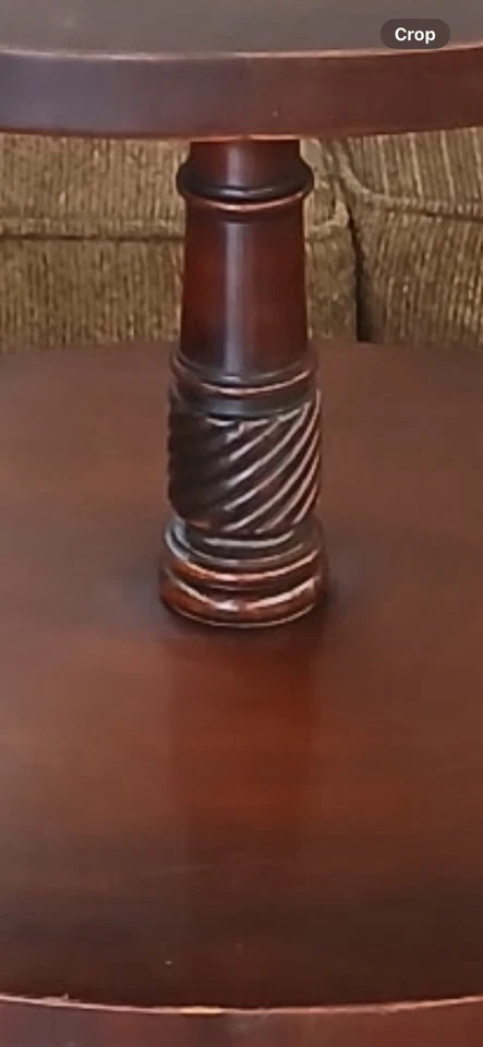 Antiguo soporte de mesa para mayordomos de dos niveles Foto 2 de 2