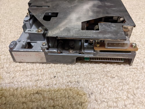 Vintage Mitsumi / Newtronics 360k 5.25" floppy drive (faulty) - Photo 2/6