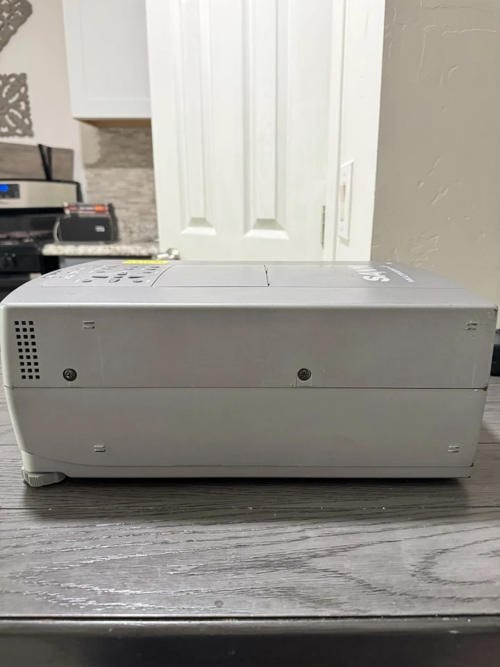 SANYO PLC-5600N Conference Projector 750 Lumens - Image 2 of 4
