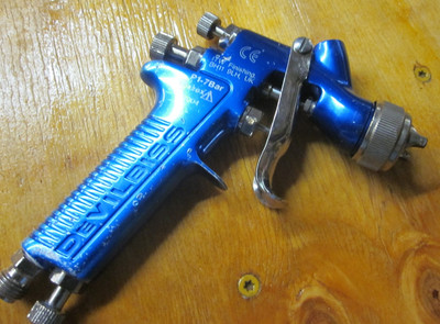 DeVilbiss SRI Gravity Feed Spray Gun 0.8mm tip w/ Trans-Tech 210 Air Cap