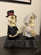 Newly Deads Singing Halloween Skeleton Bride  Groom Couple Color Changing Eyes