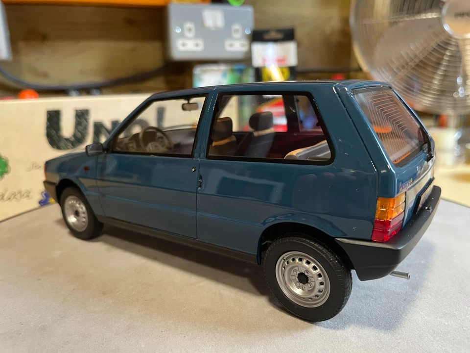 FIAT UNO 45 1983 in blue - LaudoRacing 1:18 - Image 4 of 4