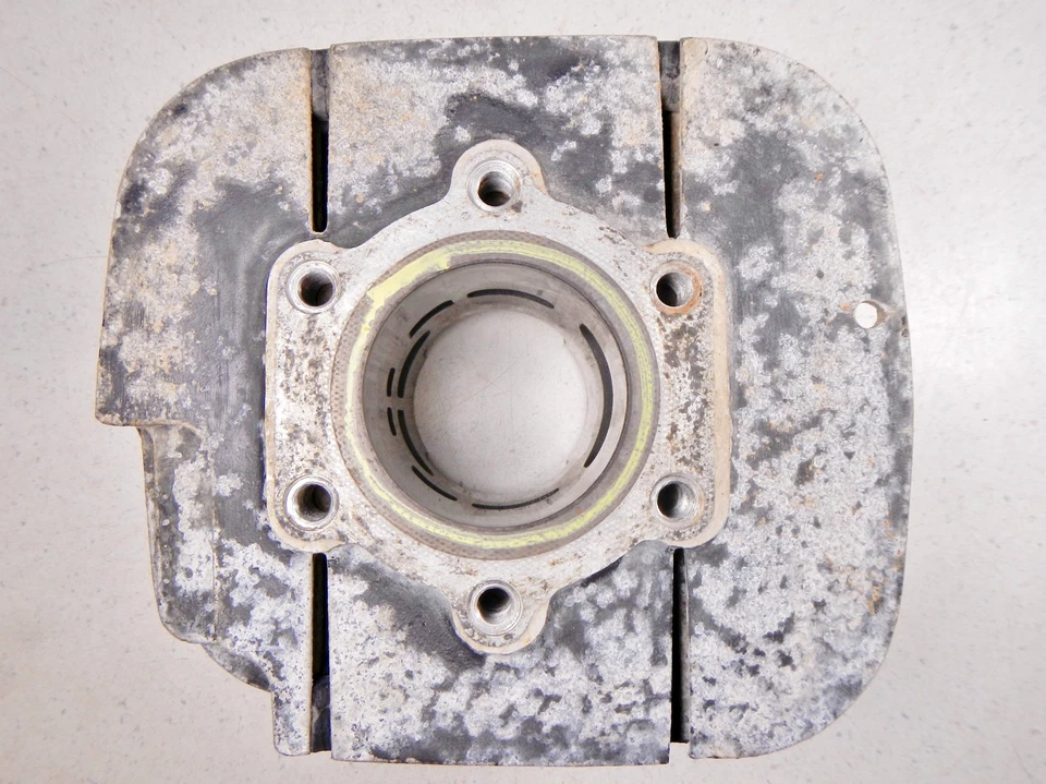 79 Suzuki DS185 DS 185 Cylinder Piston Jug - Image 2 of 4