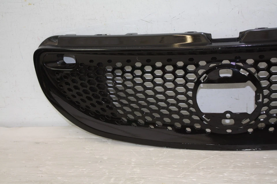 Smart Fortwo W453 Front Grill 2015 TO 2019 A4538881223 - Image 3 of 4