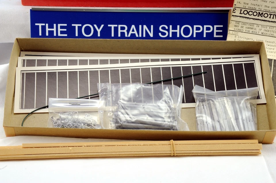 KEYSTONE LOCO WORKS K-1008 O SCALE WOOD & METAL PASSENGER SHELTER BLDG KIT. NIB. - Image 2 of 4