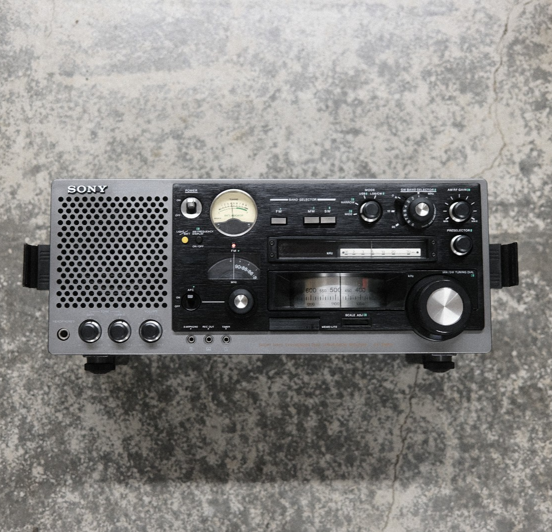 Shortwave receiver SONY ICF-6800A ORANGE VERSION powers on tested