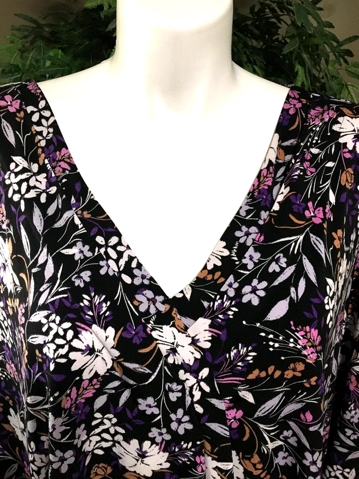 Top Lane Bryant plisado delantero floral elástico cuello en V manga 3/4 plus 38/40 Foto 2 de 4