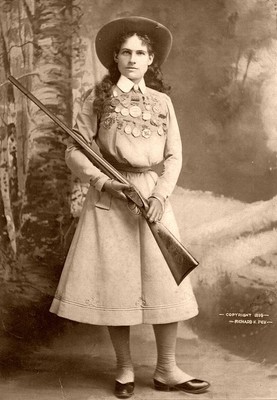 ANNIE OAKLEY - American Marksman & Wild West Performer - 5 x 7 in Photo Print