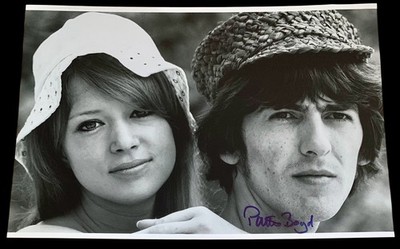 SIGNIERTES PATTIE BOYD FOTO SELTEN GEORGE HARRISON DIE BEATLES ETWAS ERIC CLAPTON
