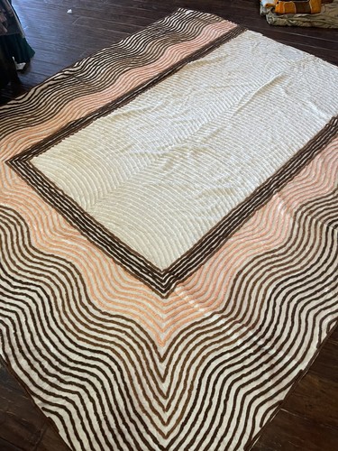Vintage 1940’s Chenille Bedspread 90”x103” - Picture 3 of 9