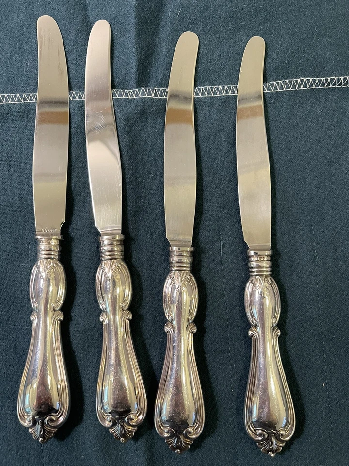 Hallbergs Guldsmeds Ab, Suecia. Juego de cuatro (4) cuchillos de almuerzo "Olga" en plata A Foto 2 de 4