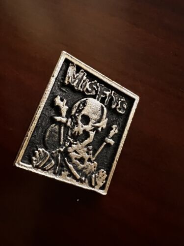 MISFITS Skull Pin Vintage Concert Memorabilia Rock Shirt Hat Vest Metal Patch - Picture 1 of 2