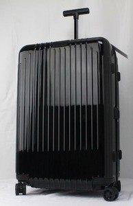 rimowa essential medium