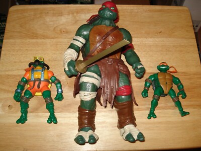 MARVEL AVENGERS  COLLECTABLES (LOT OF 3) ''2014 RAPHAEL 11'' & 2-5'' NINJA TURTAL