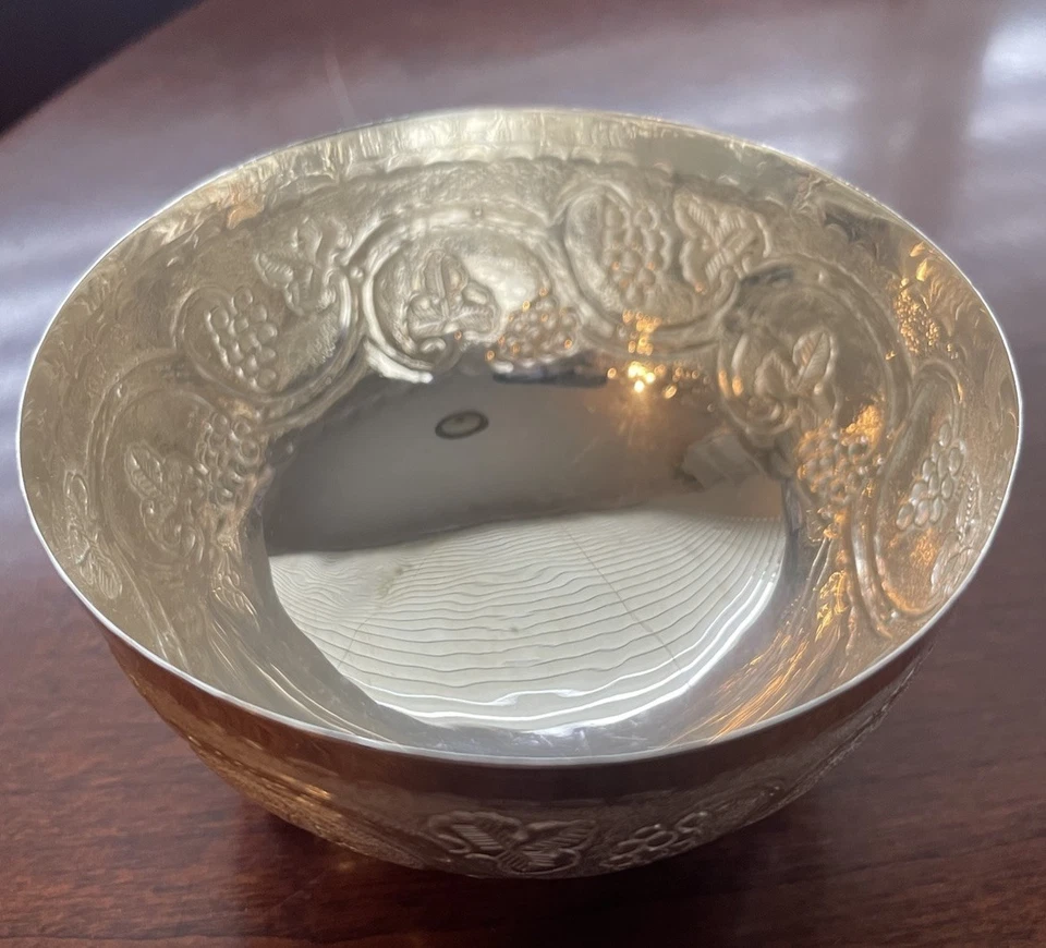 Precioso cuenco de uvas y enredaderas de plata maciza 830 con patas. Excelente estado Foto 3 de 4