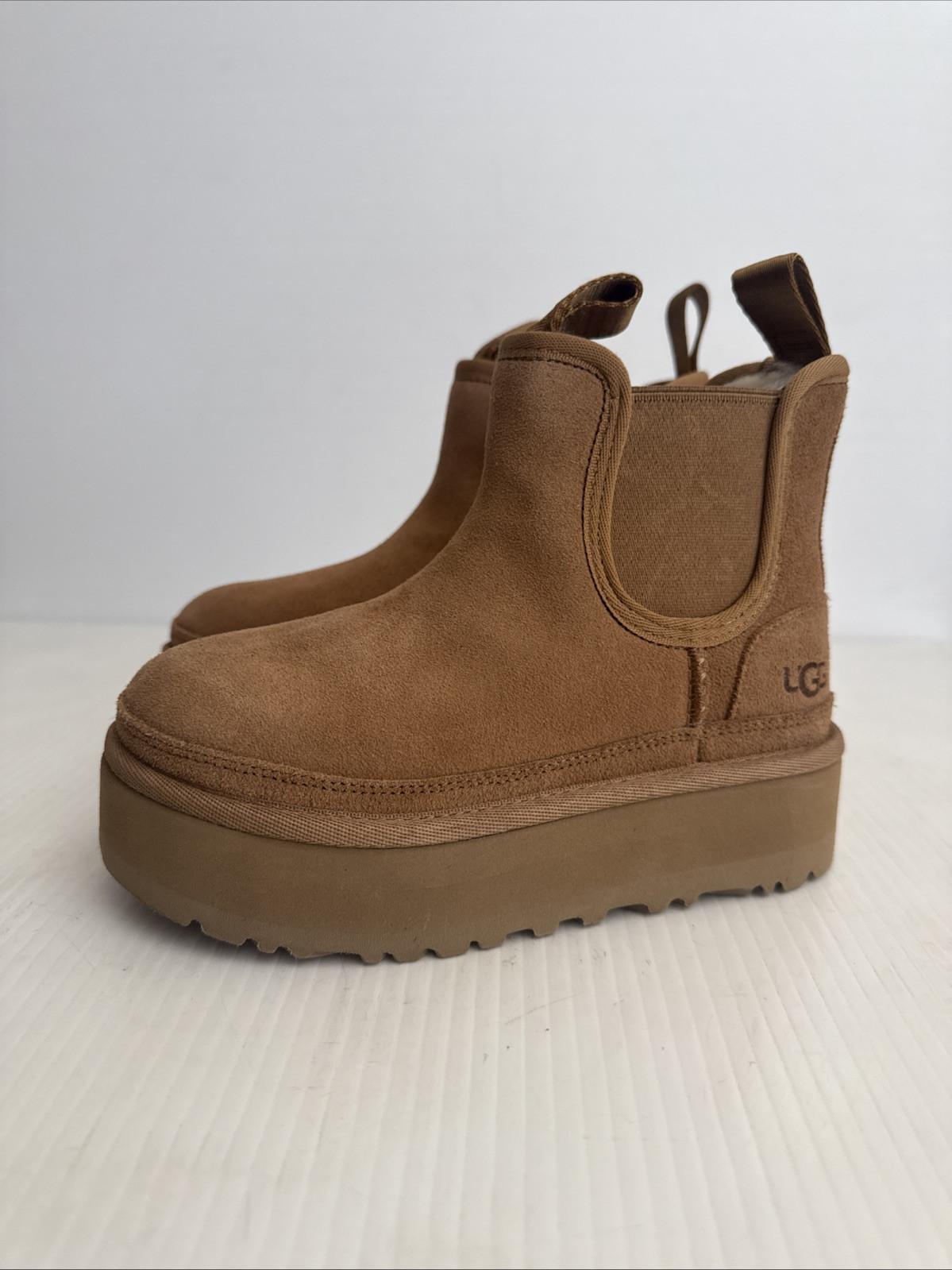 NEW UGG Neumel Genuine Shearling Platform Chelsea Boot- Chestnut KIDS 13US (Q37) image 8