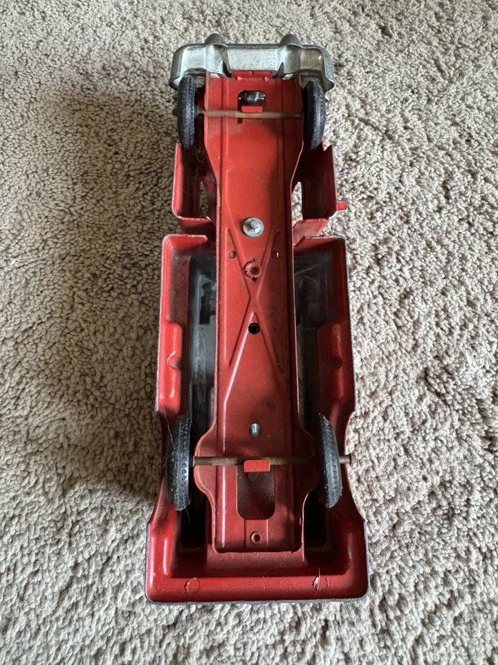 VINTAGE TRU-SCALE DIECAST MUNICIPAL FIRE DEPT. TRUCK 9 1/2" LONG - Image 4 of 4