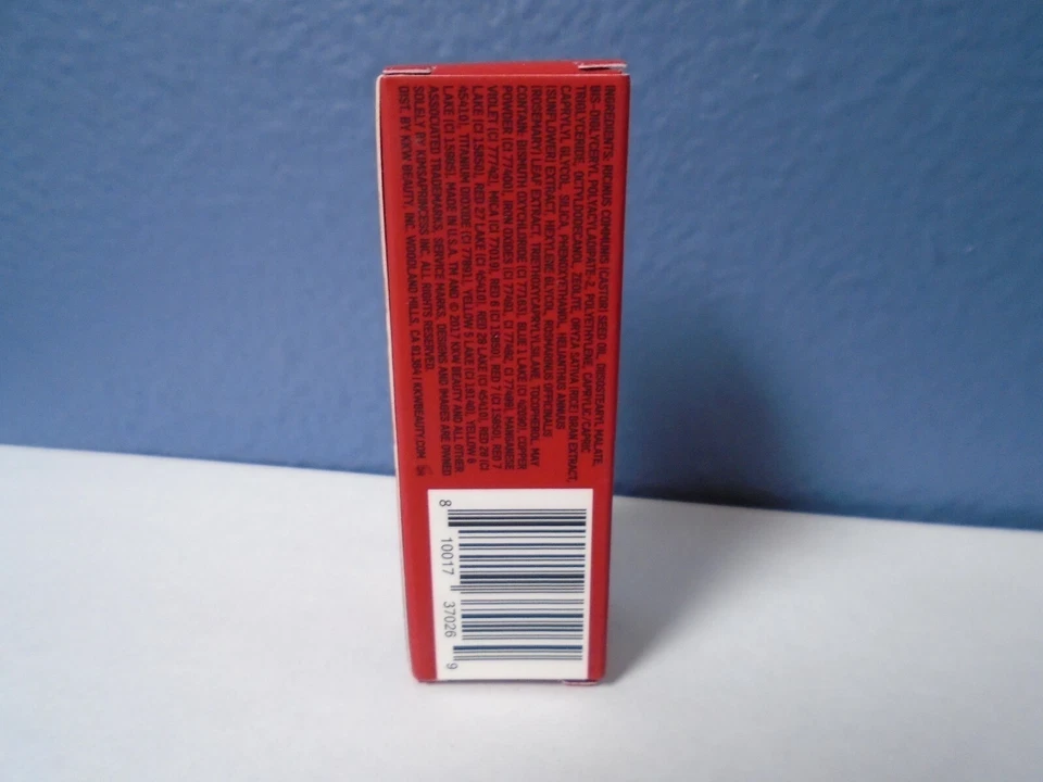 KKW BEAUTY Kim Kardashian CHERRY POP (Deep Crimson) Creme Lippenstift volle Größe neu im Karton - Bild 3 von 4