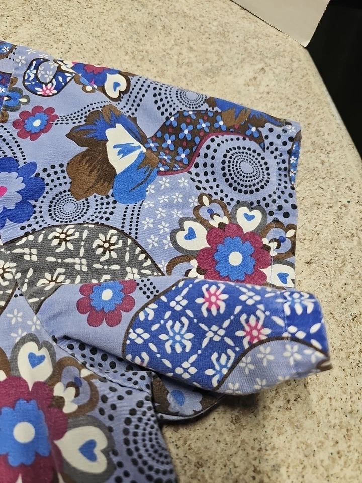 Tafford Women's Blue Geometric Print Scrub Top Size Unknown - Image 3 of 4