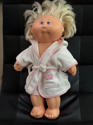 Vintage / Signed/collectable Roberts 1985 Cabbage Patch Kids Doll /Bathrobe