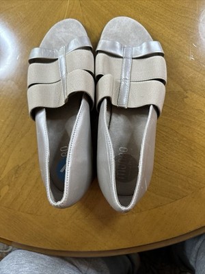 Women s Munro Tan Beige Sandals Comfortable Size 9.5 Wide