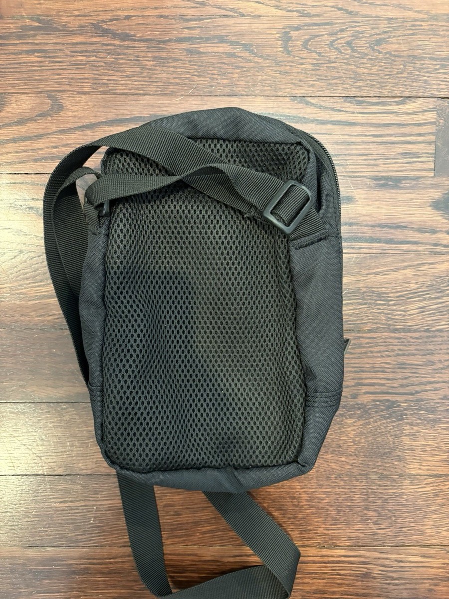 Carhartt Men’s Horizontal Crossbody Bag Black Adjustable Strap Inner Pockets View 2