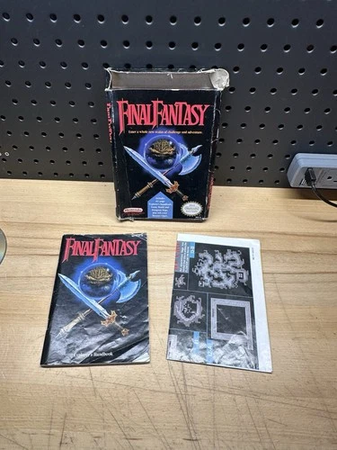 Final Fantasy NES - BOX MANUAL AND 1 MAP ONLY NO GAME BOX WEAR